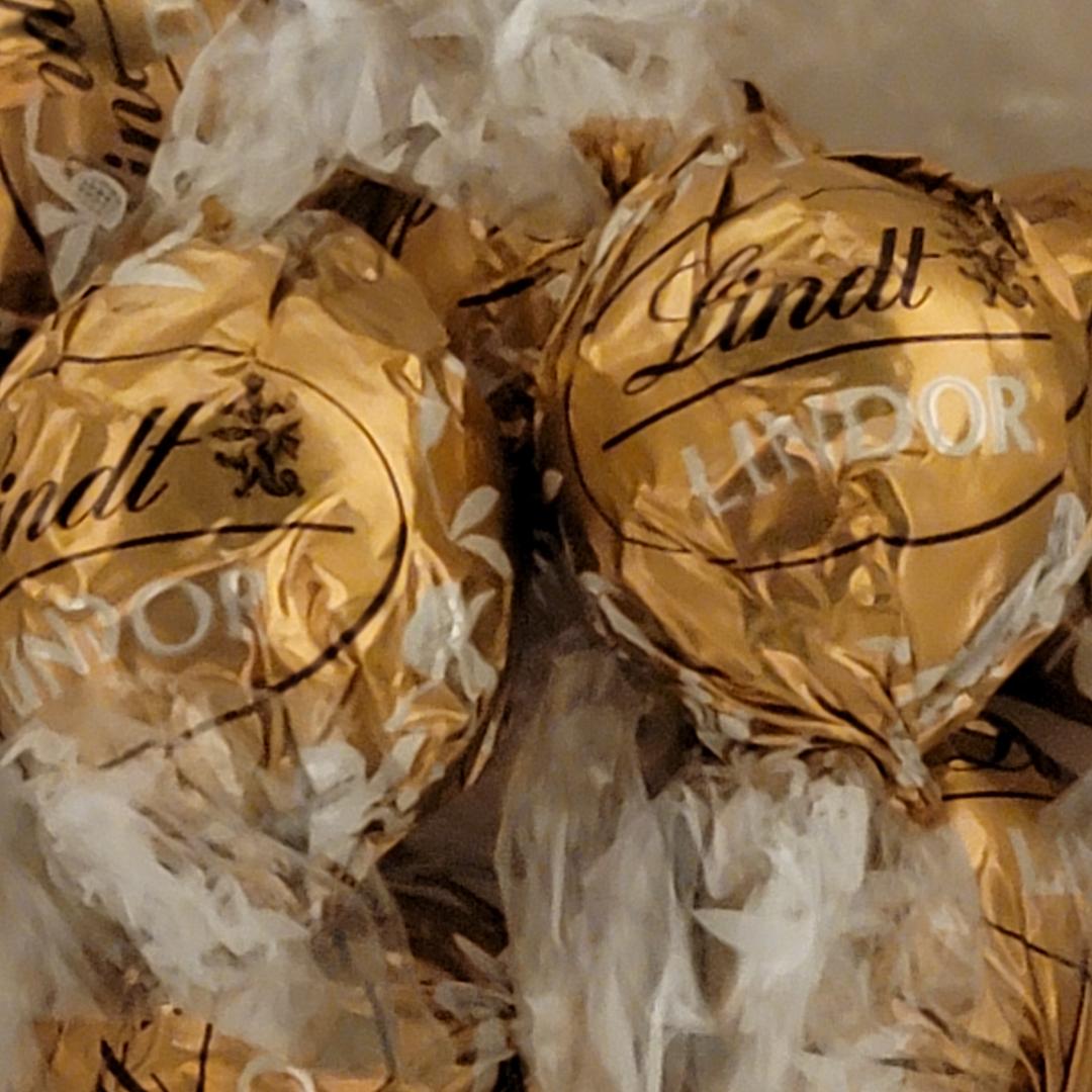 Fudge Swirl Milk Chocolate Lindt Truffles